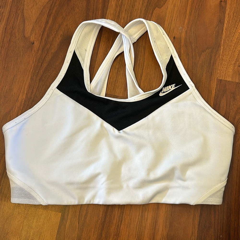 white nike sports bra